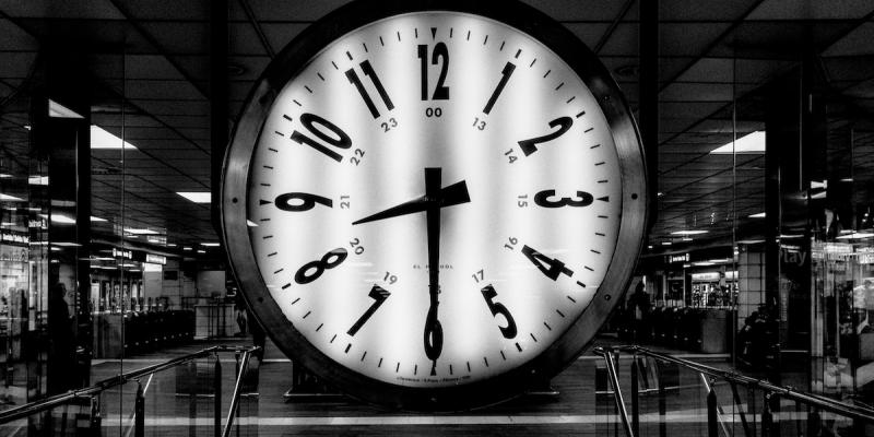 Timing. Photo by Thomas Brenac from Pexels